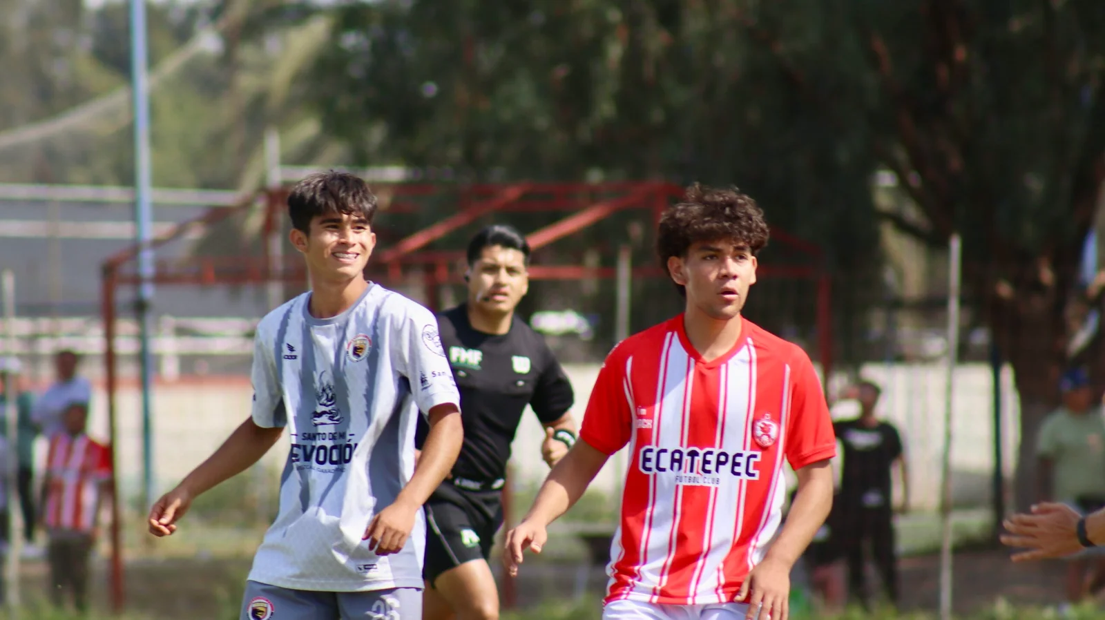 Dos jugadores durante un partido de la Copa Conecta.